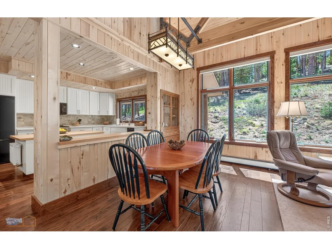 Photo of 942 Spruce Dr