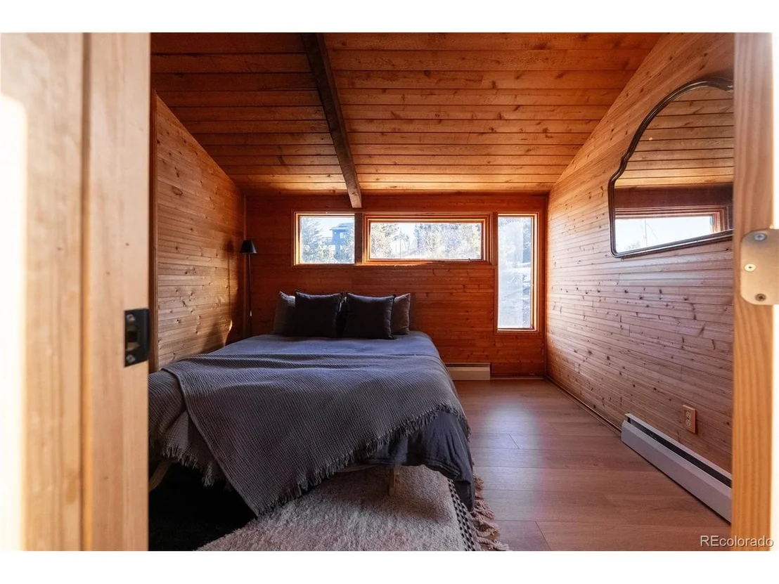 Photo of 90 Peakview Rd
