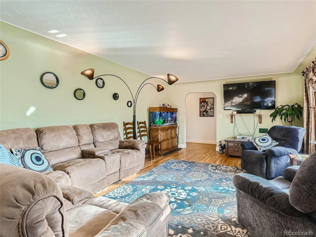 Photo of 2111 Glenfair Dr