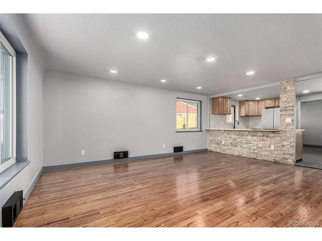 Photo of 5470 Holland Dr