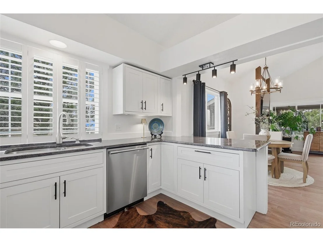 Photo of 2331 Meadows Ln