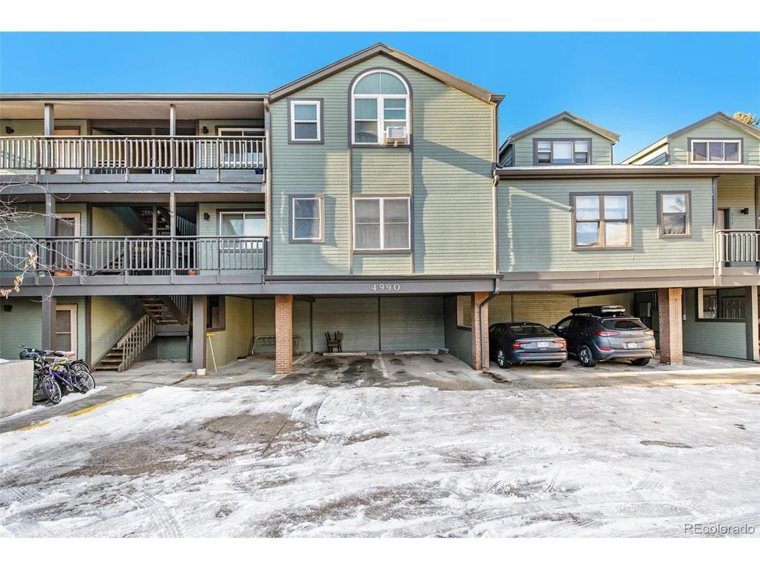 Photo of Unit 301 at 4990 Meredith Way