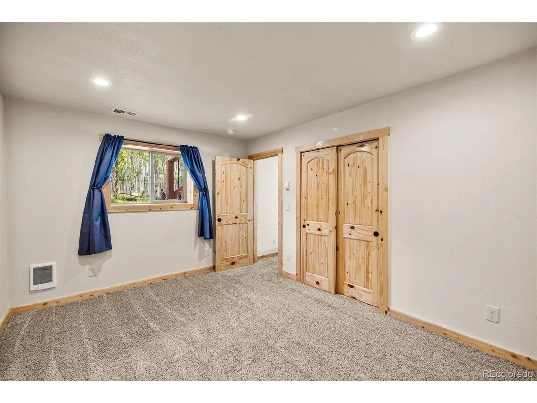 Photo of 982 Georgia Dr