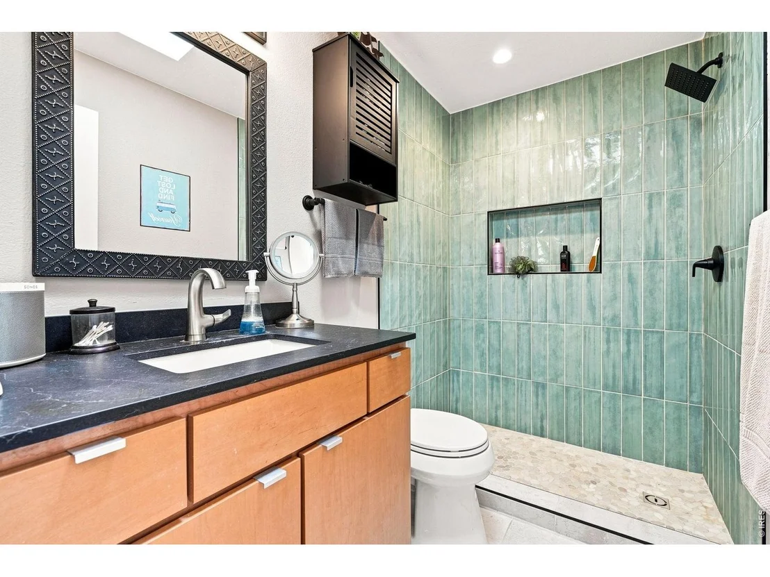 Photo of Unit 10 at 3025 Broadway St
