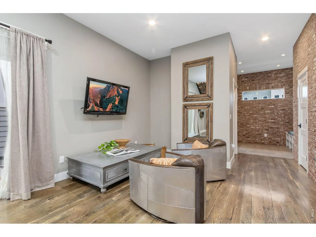 Photo of 345 Pascal St