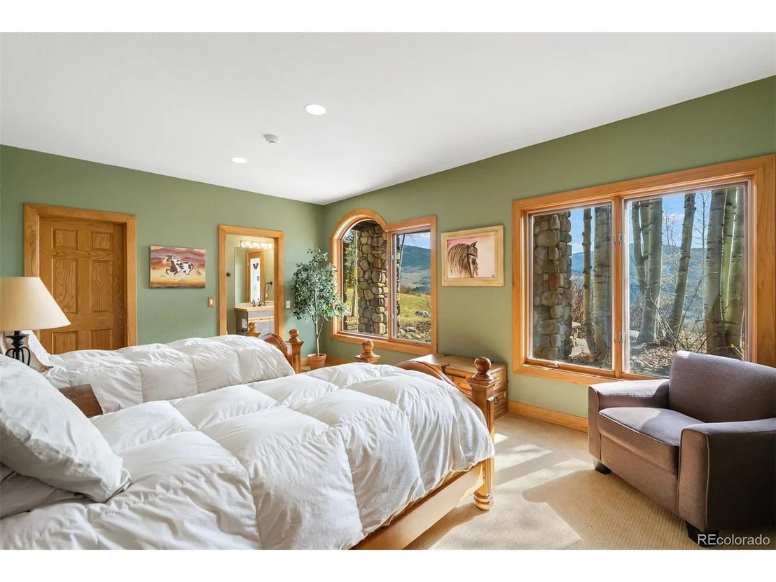 Photo of 348 Jade Rd