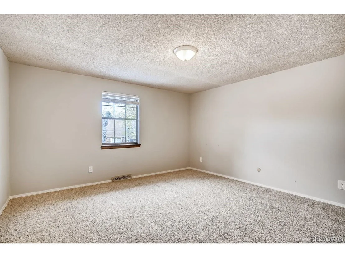 Photo of 8691 Iris St