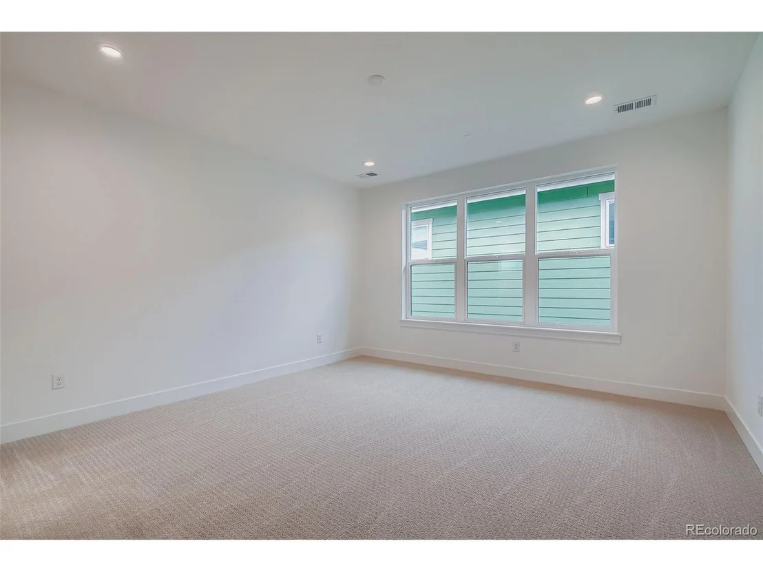 Photo of 948 Promenade Dr