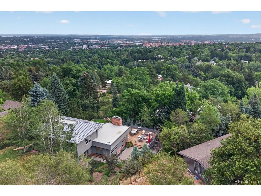 Photo of 863 Circle Dr
