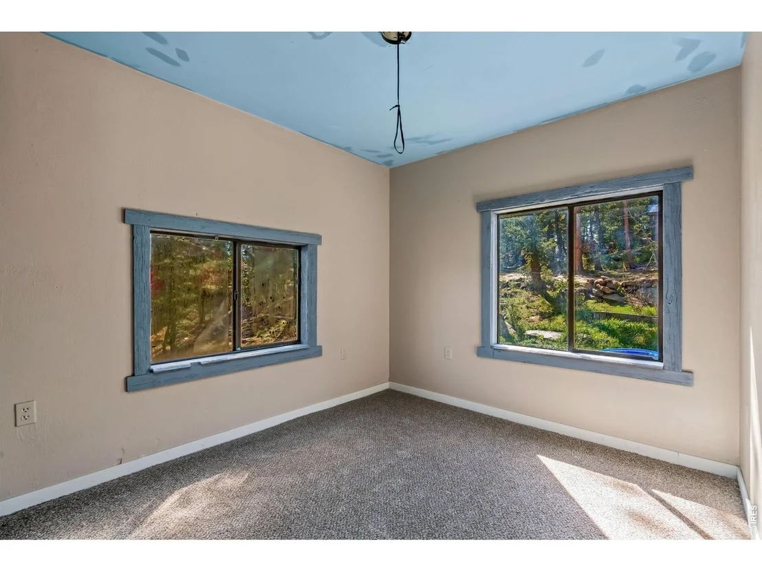 Photo of 151 Columbine Dr