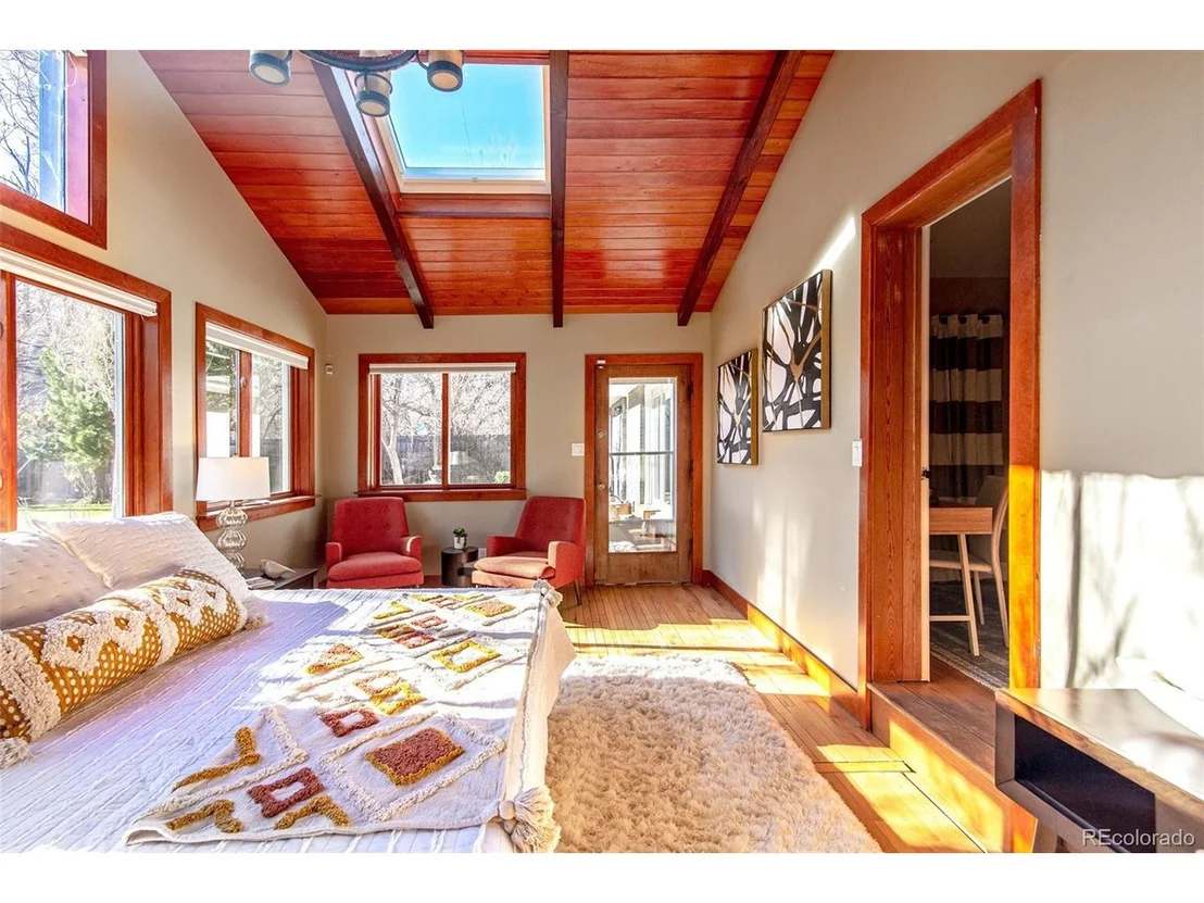 Photo of 2212 Edgewood Dr