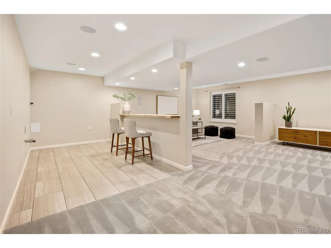 Photo of 6071 Russell Ln