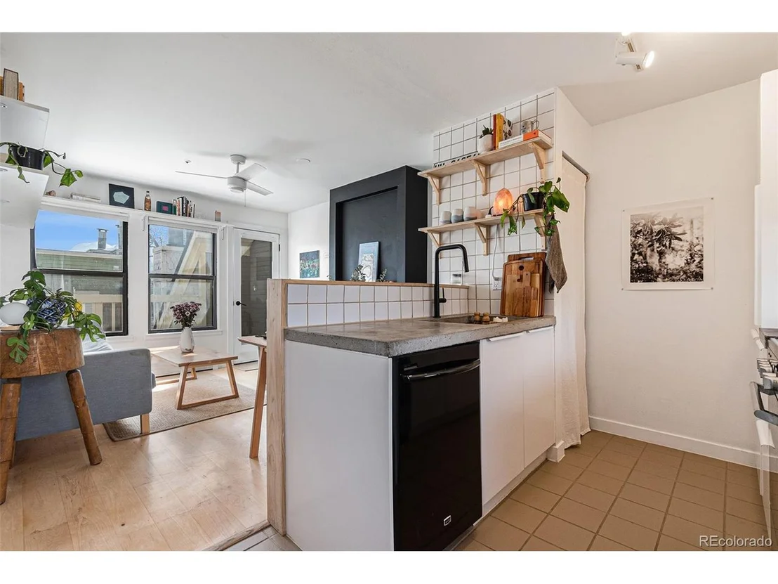 Photo of Unit C30 at 3025 Broadway St