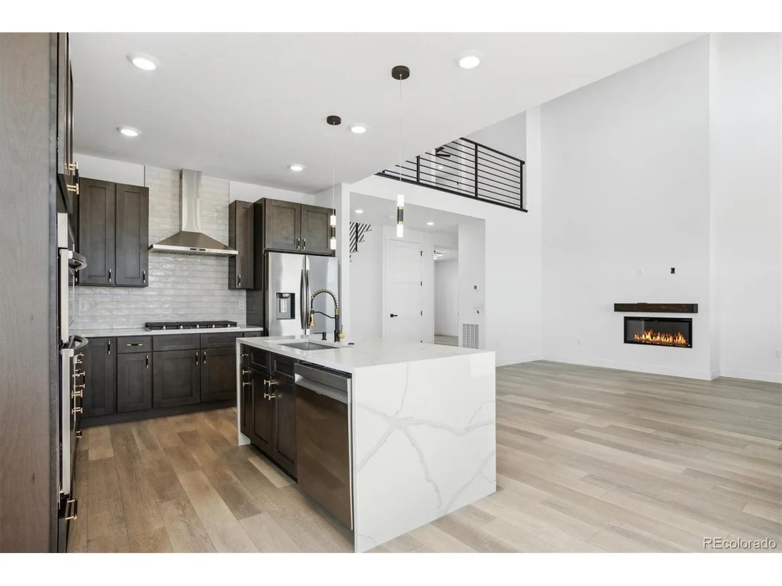 Photo of 995 Pinehurst Ct