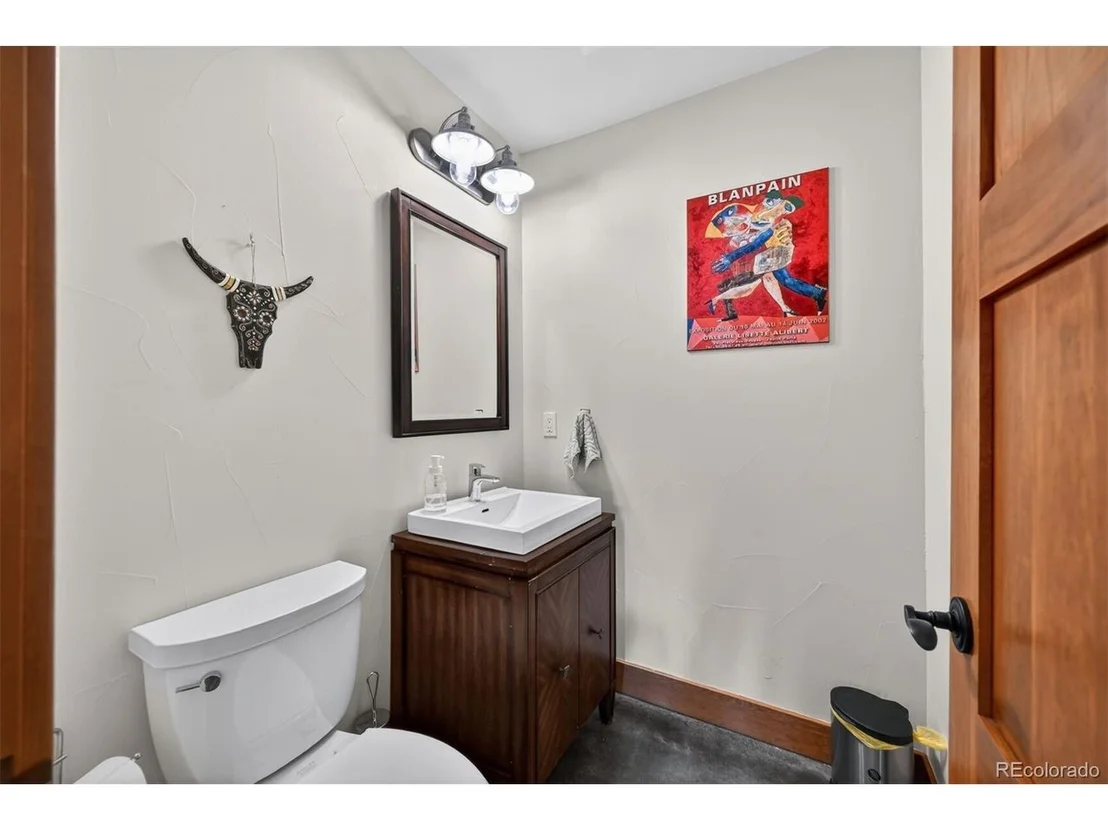 Photo of 528 W Meadow Rd
