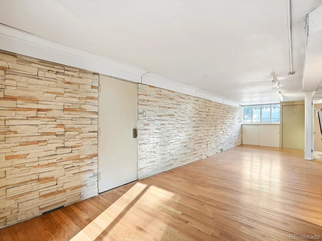 Photo of 2465 Stuart Ct