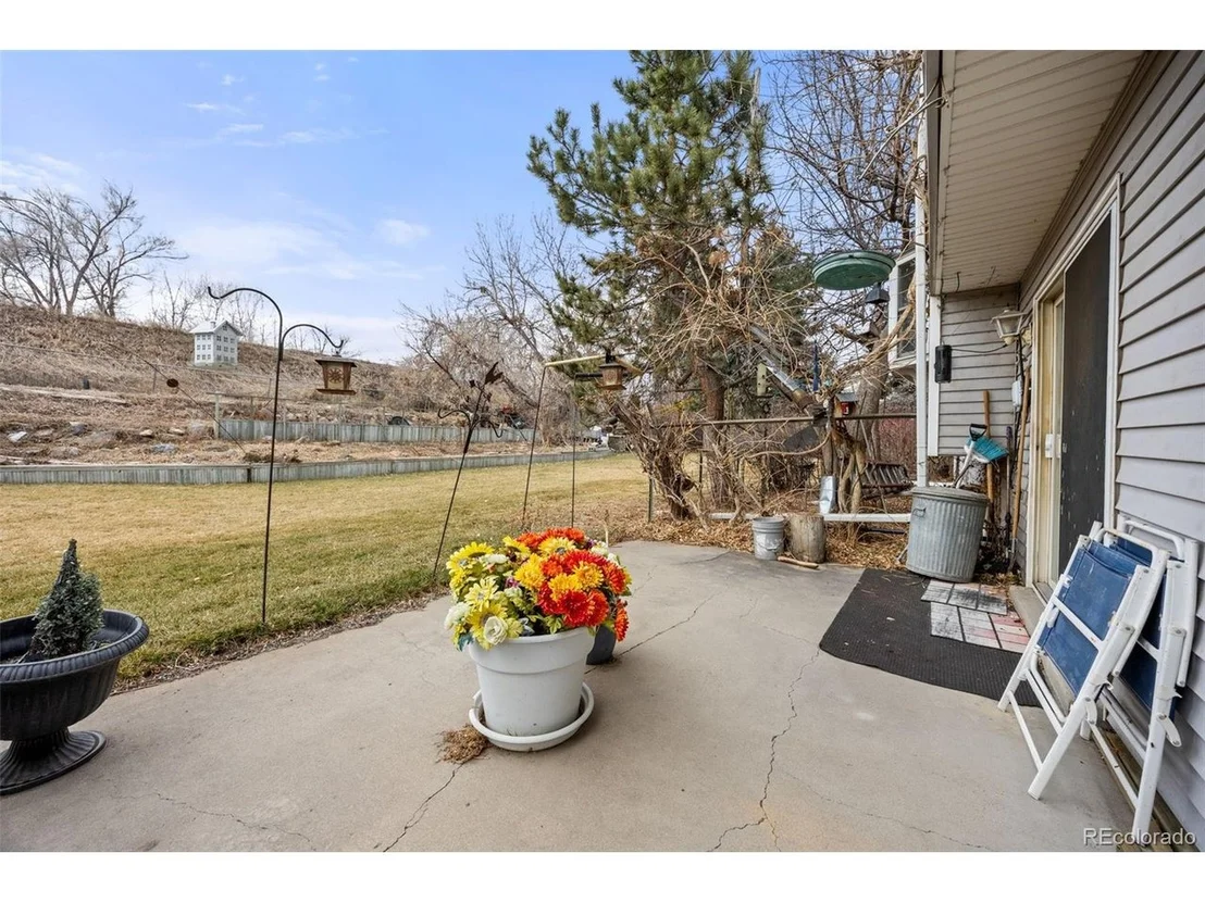 Photo of 8037 Iris Ct