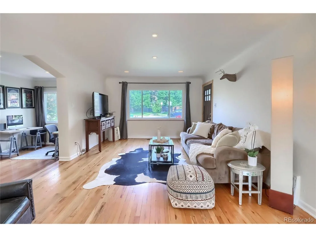 Photo of 995 Elm St