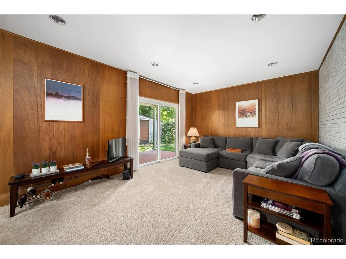 Photo of 6045 Queen St