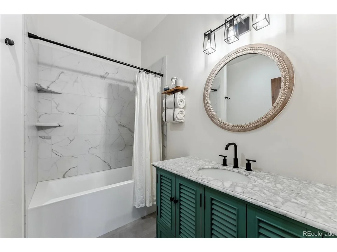 Photo of 372 Park View Dr