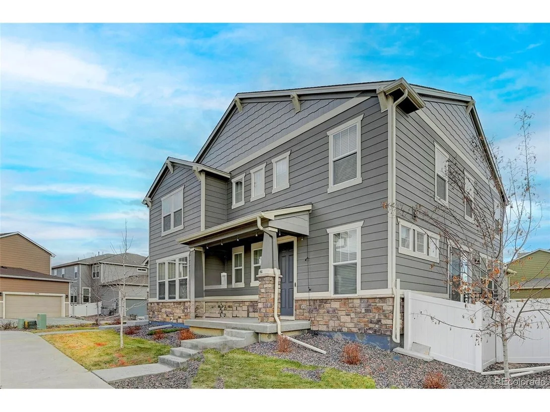Photo of 765 Tarragon Rd