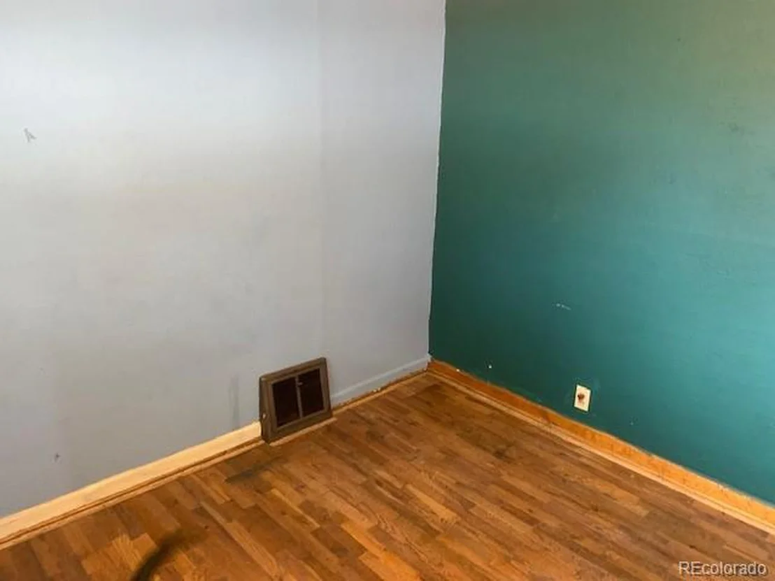 Photo of 221 4th St