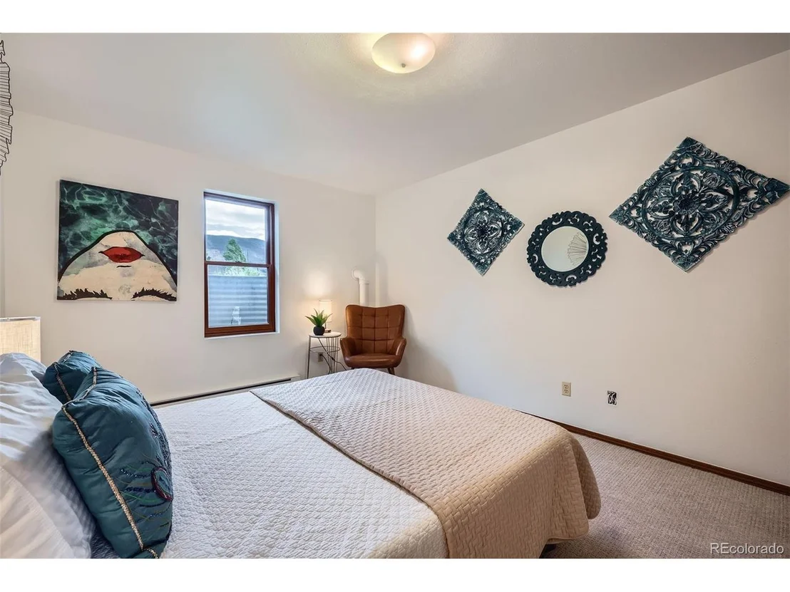 Photo of 674 Summit Dr