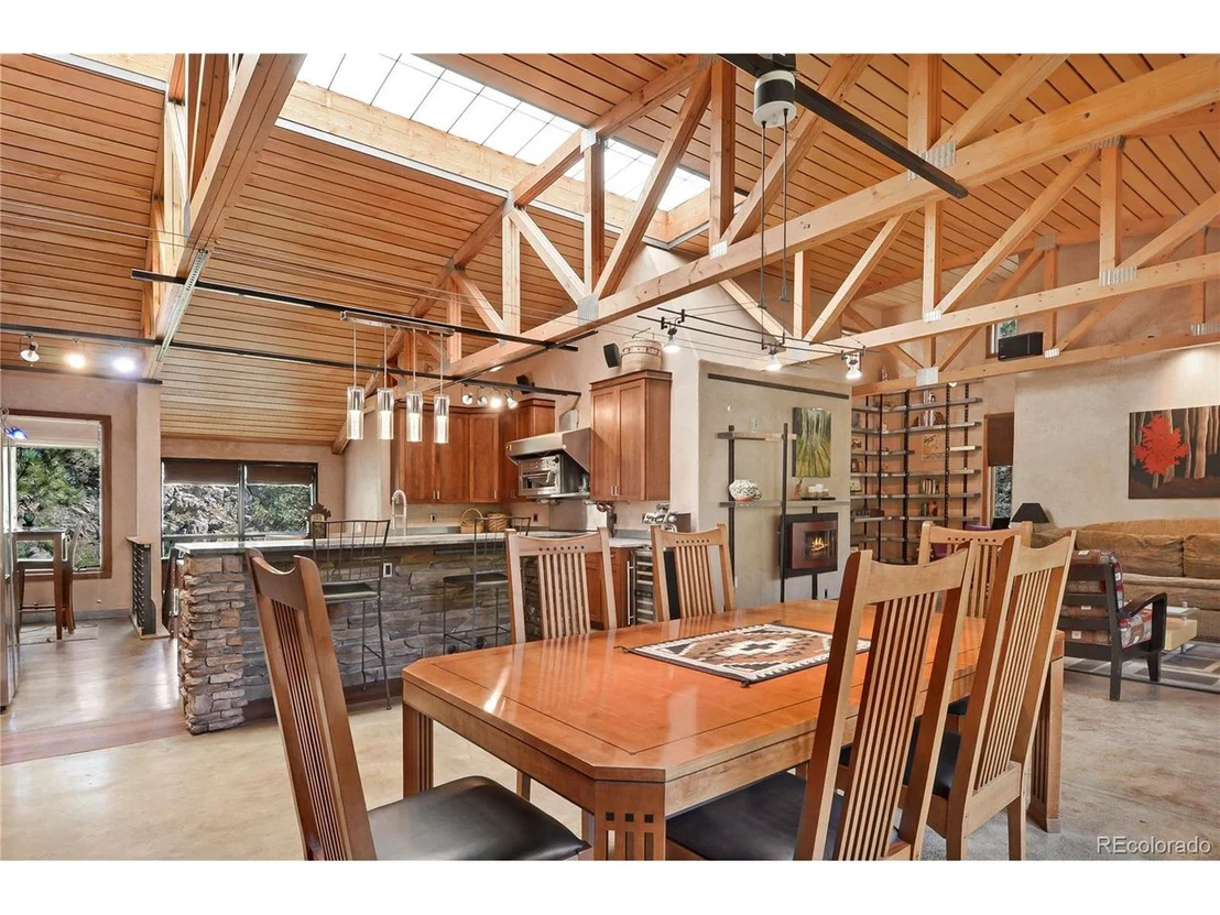 Photo of 3074 High Rd