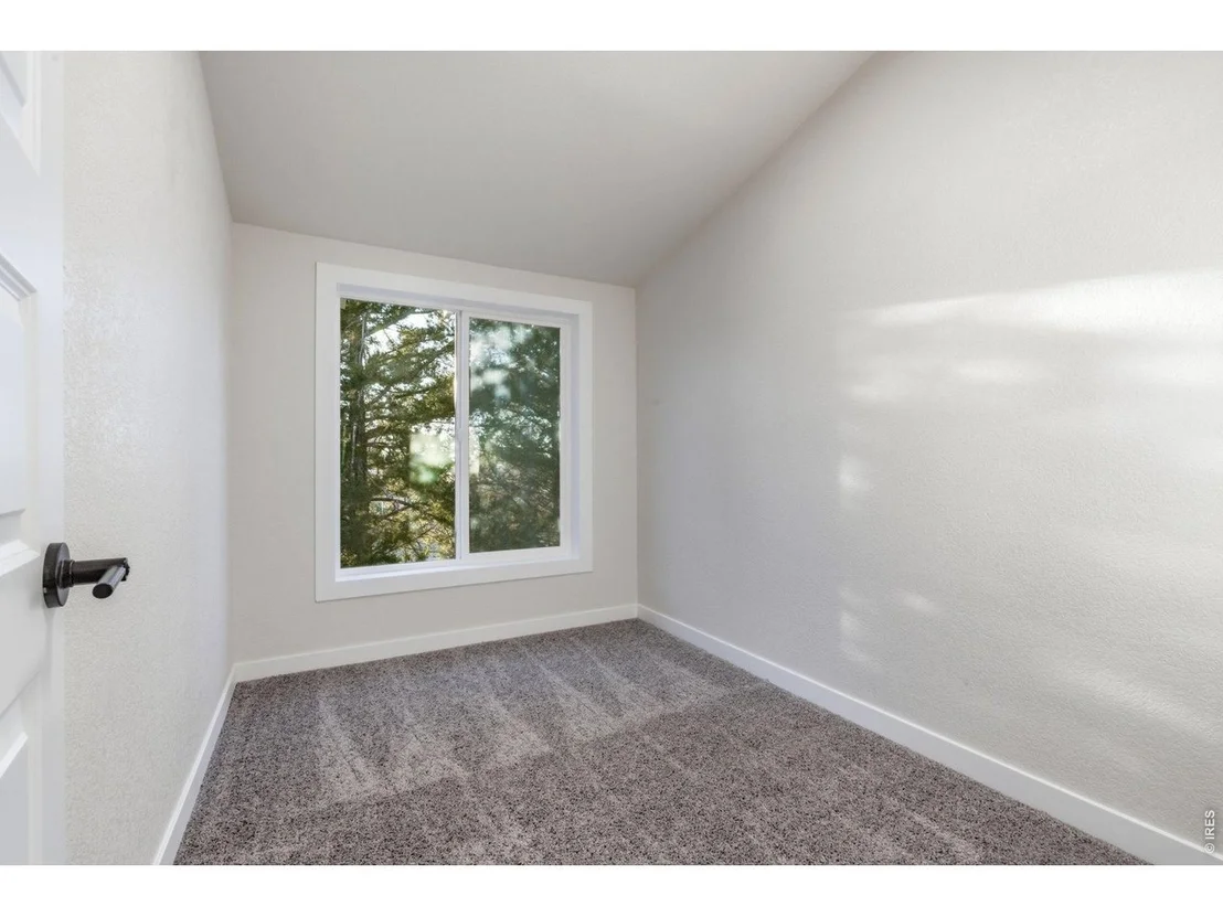 Photo of 320 Road R