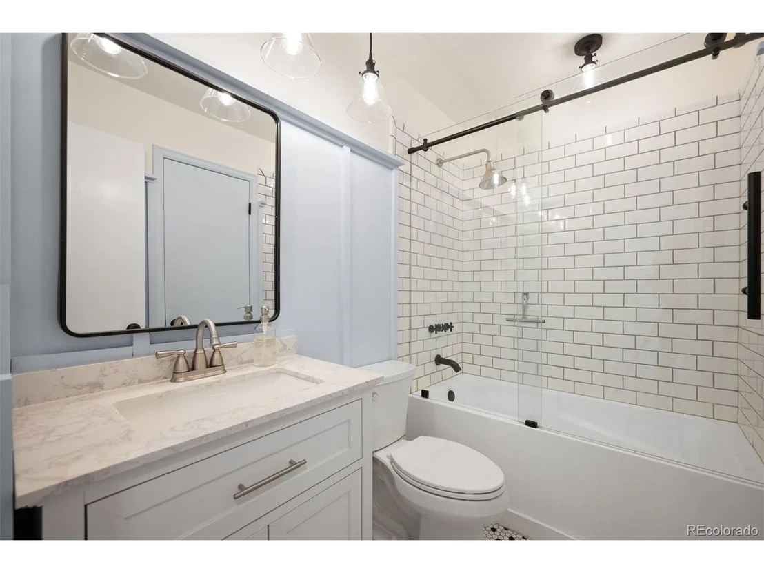 Photo of 1010 Mercury Dr