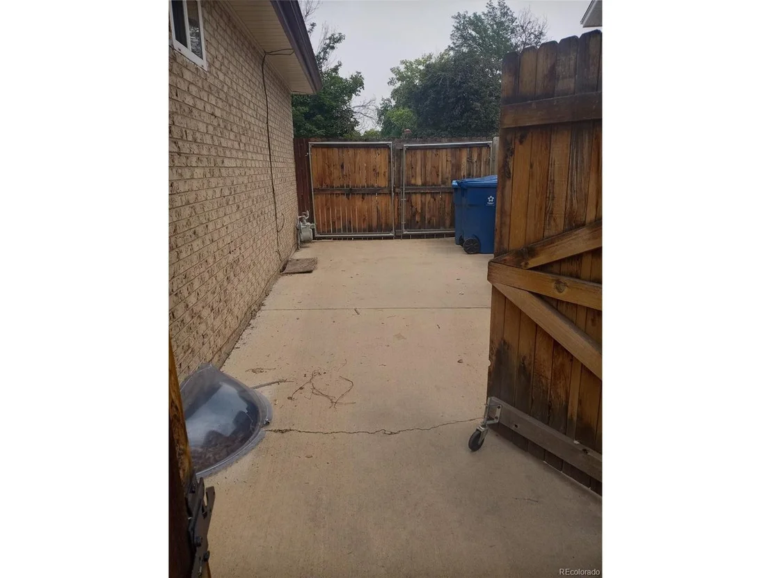 Photo of 295 Vaughn St