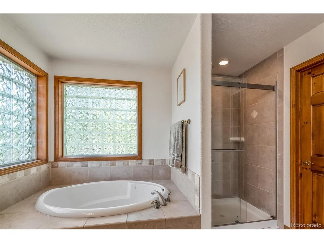 Photo of 1528 Legend Lake Cir