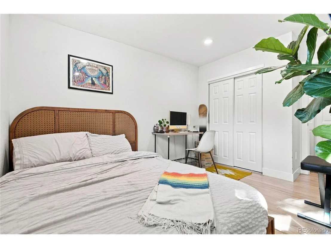 Photo of 6001 Carr St