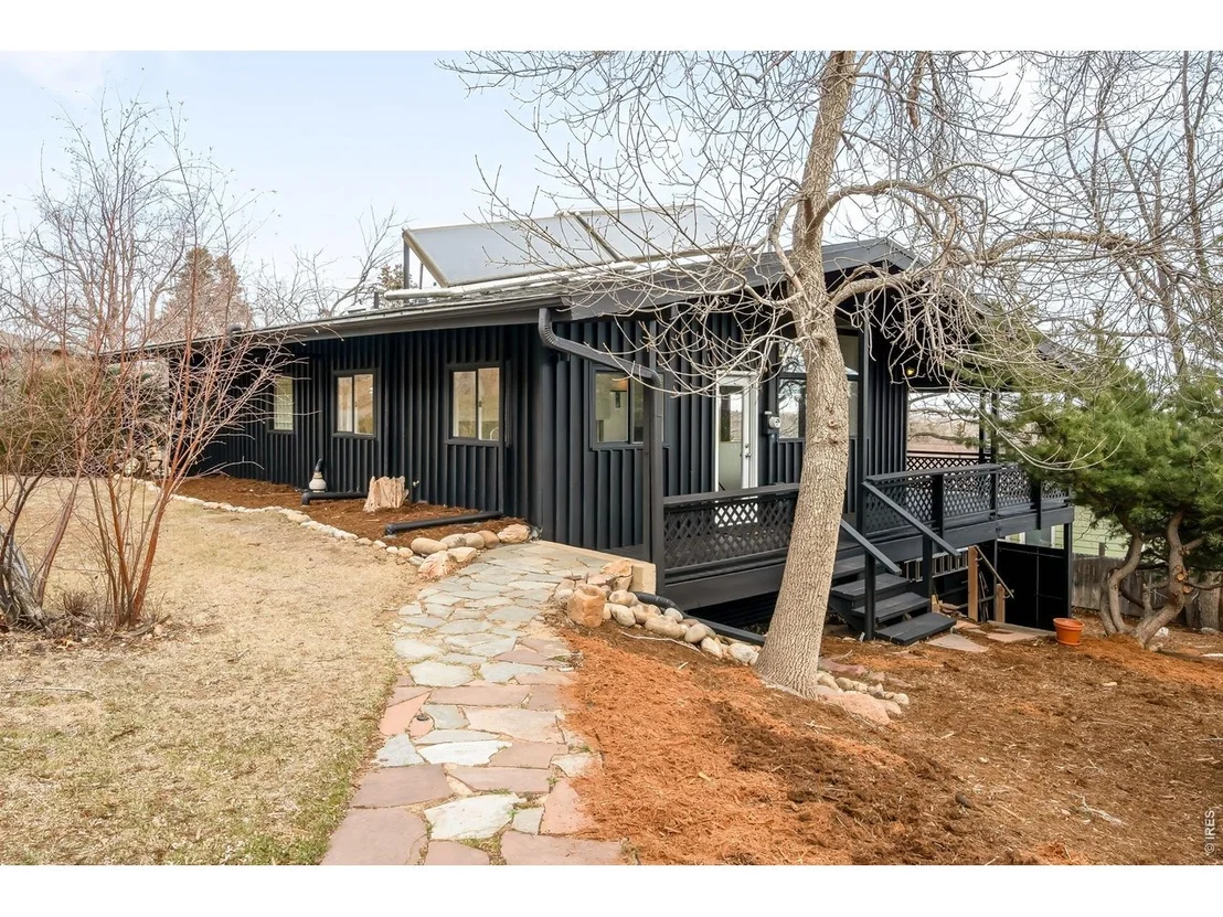 Photo of 300 Forest Ave