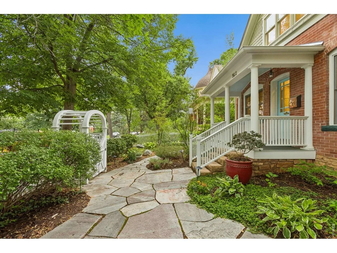 Photo of 512 Marine St