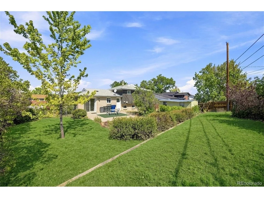 Photo of 8290 Louise Dr