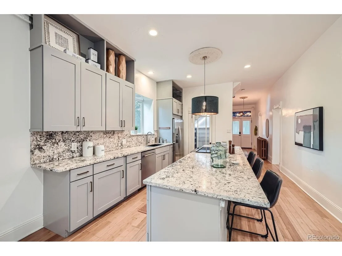 Photo of 5127 Lowell Blvd