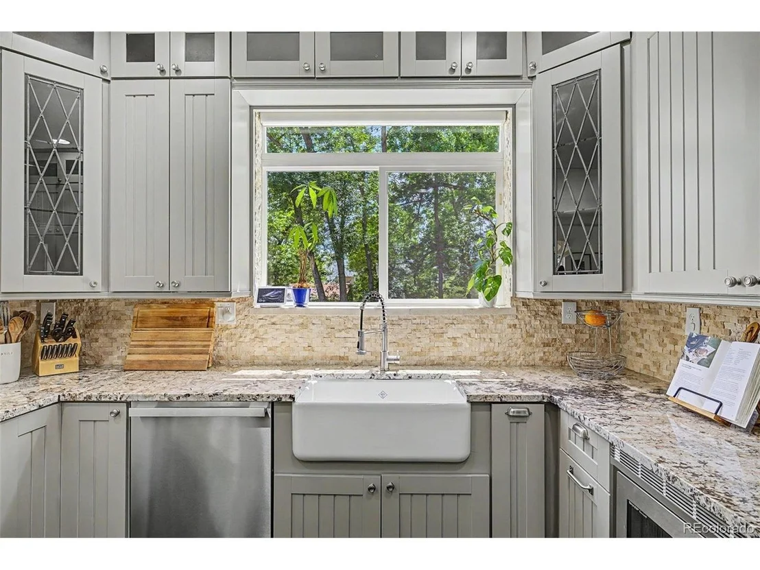 Photo of 1284 Elder Ave