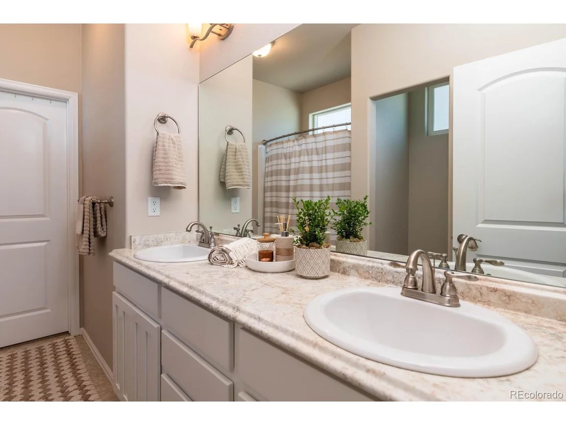 Photo of 3443 Curlew Dr