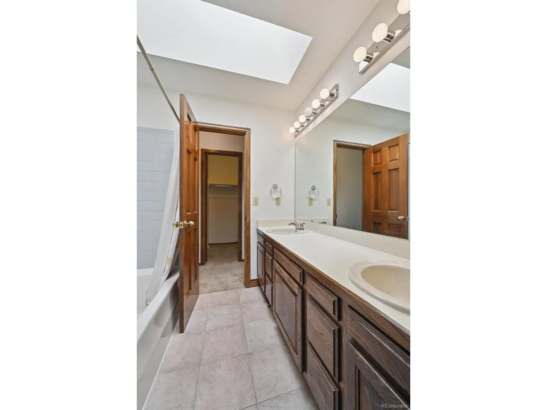 Photo of 1105 Oakhurst Dr