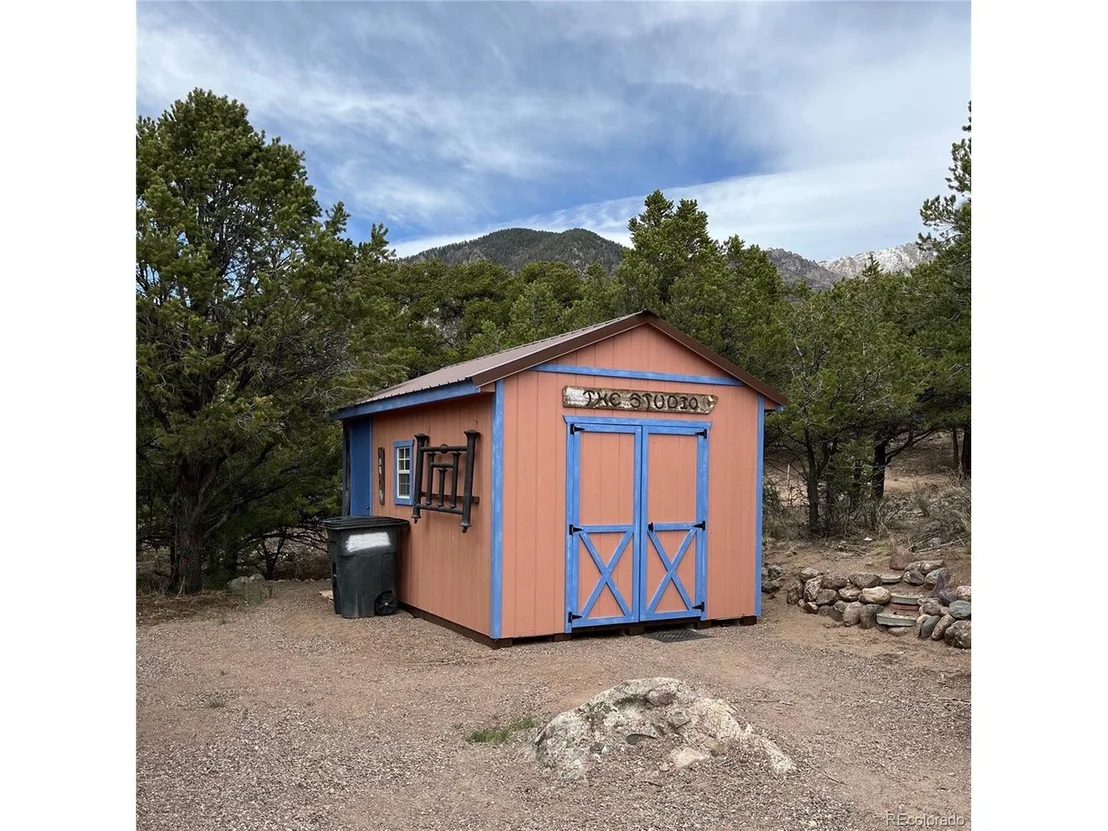 Photo of 1001 E Badger Rd