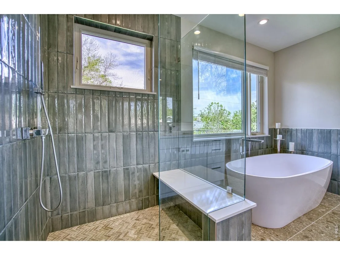 Photo of 375 Bates Ave
