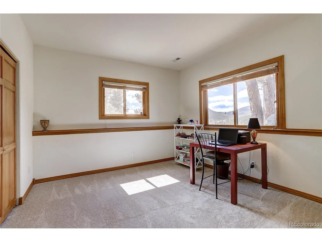 Photo of 109 Royal Ridge Dr