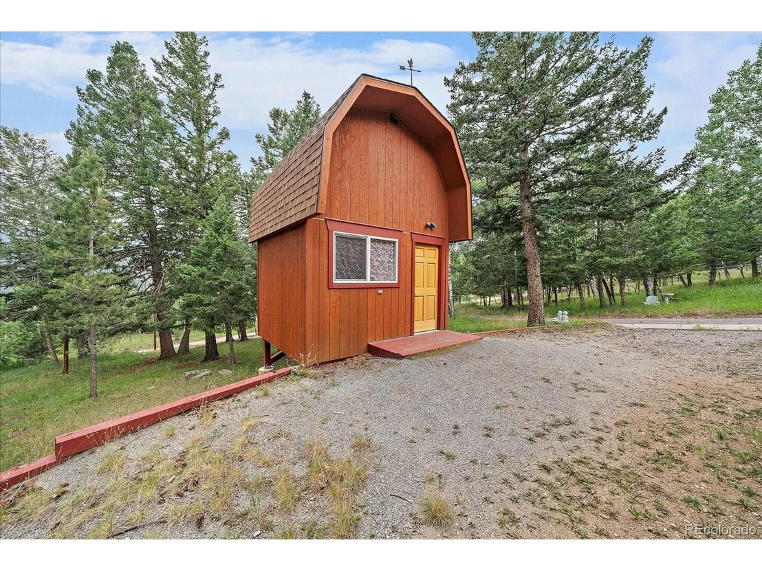 Photo of 475 Circle Dr