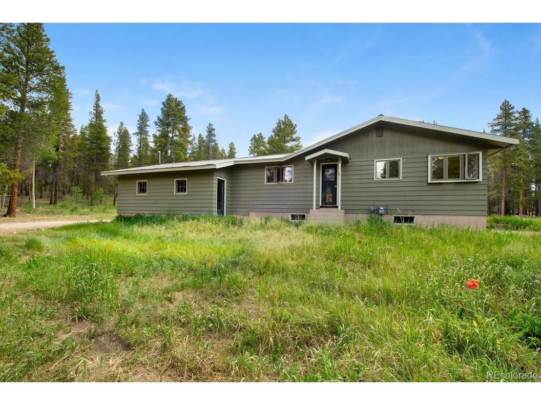 Photo of 920 Mountain View Dr