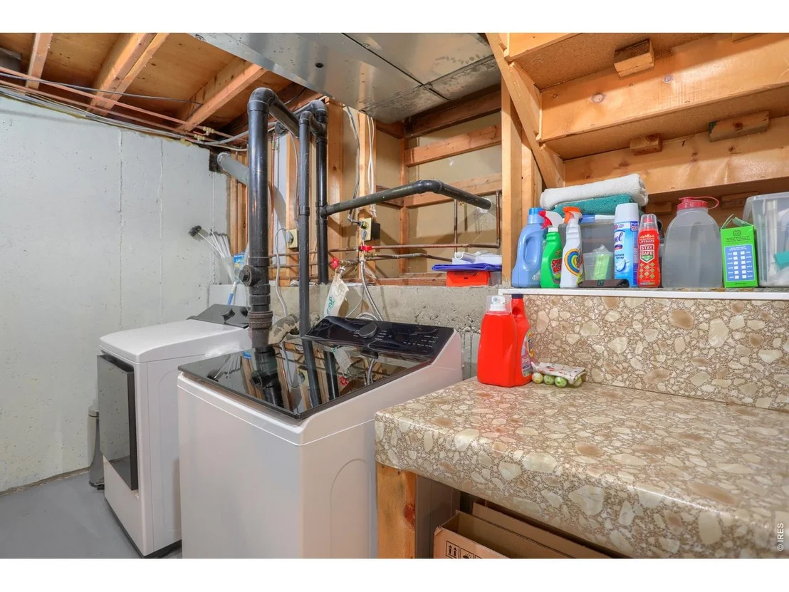 Photo of 409 E Saint Clair Ave