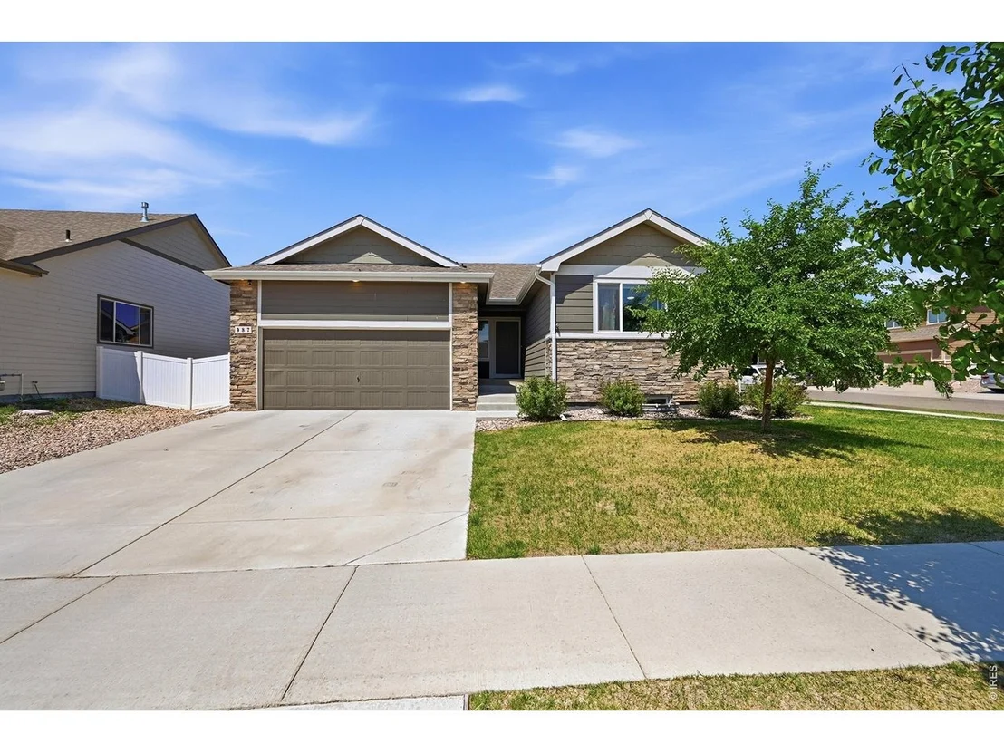 Photo of 987 Axis Dr