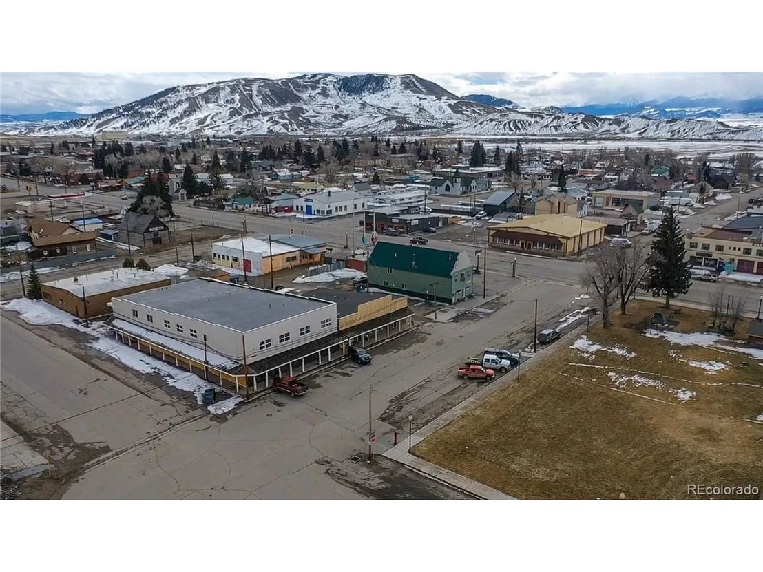 Photo of 104 N 3rd St