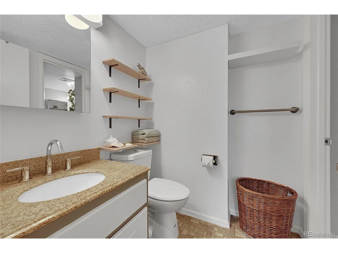 Photo of Unit 25J at 3250 Oneal Cir