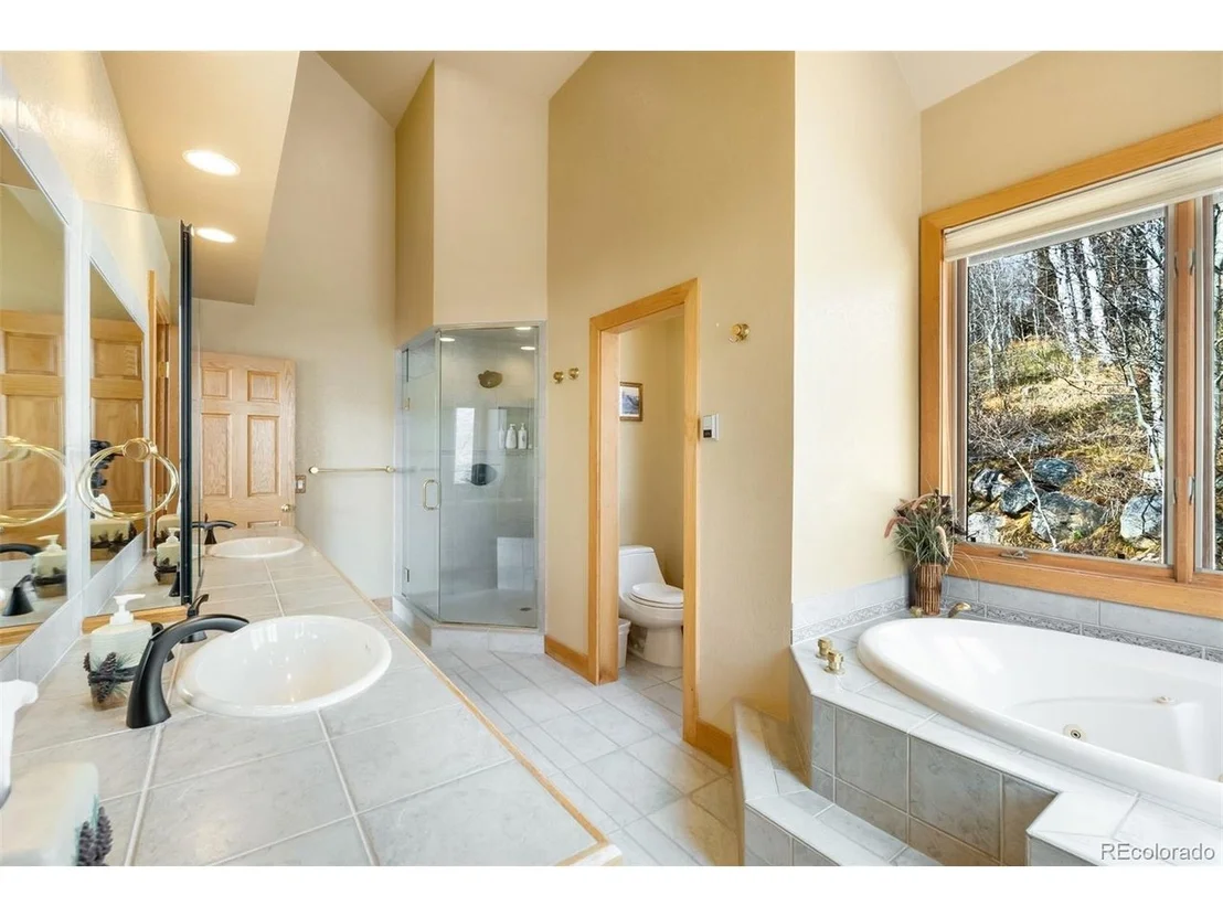 Photo of 348 Jade Rd